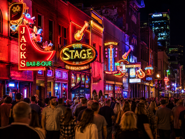 LIVE MUSIC & BROADWAY